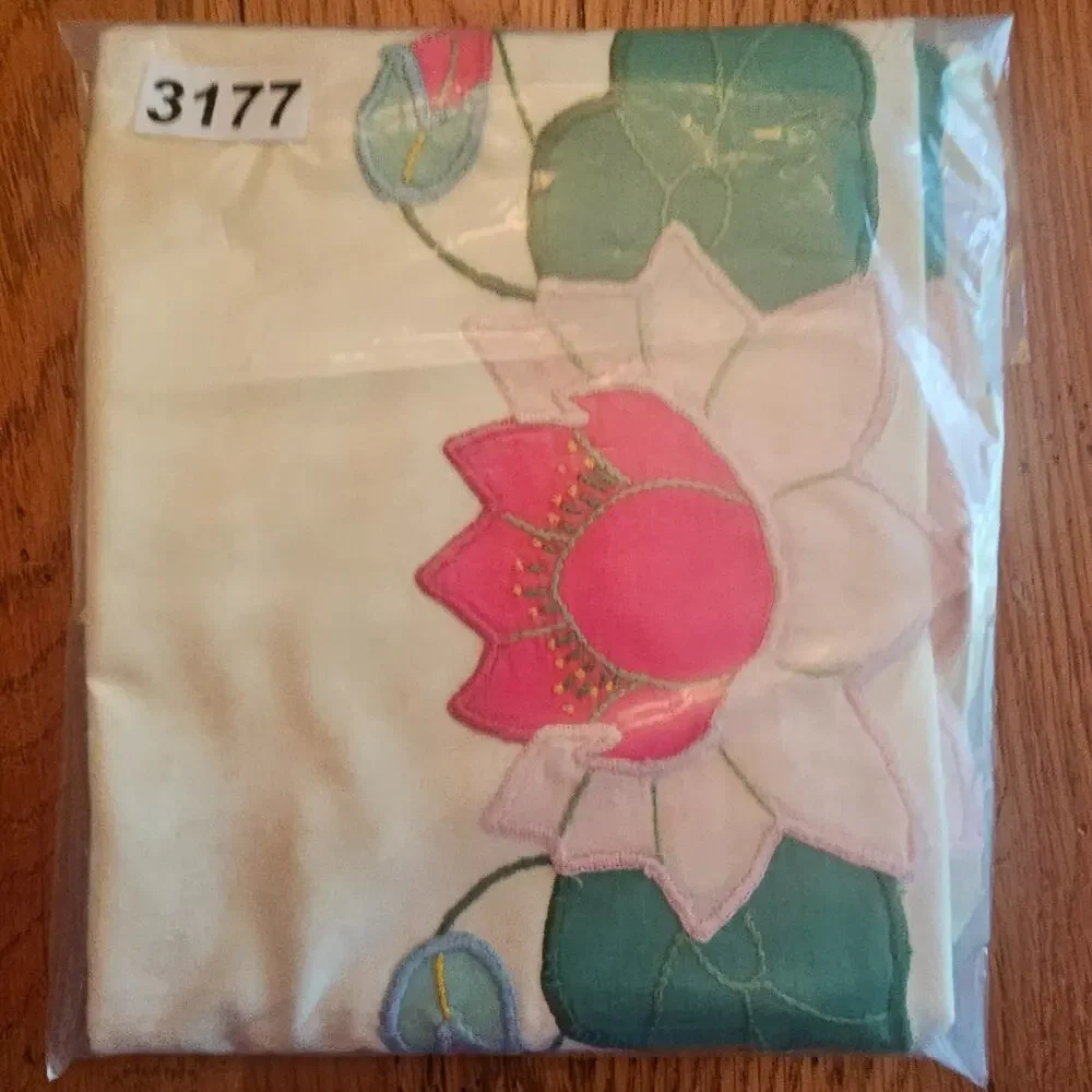 VTG Hand Applique Embroidered Floral Waterlillies Pillowcases Cottagecore